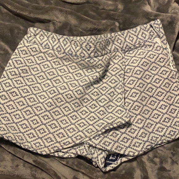 Patterned skort - worn once - Picture 1 of 7